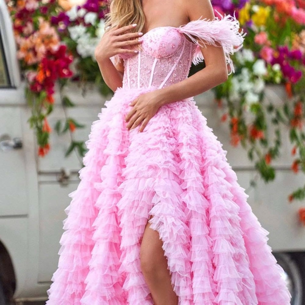 Brand new Sheri hill prom / wedding dress in ivory